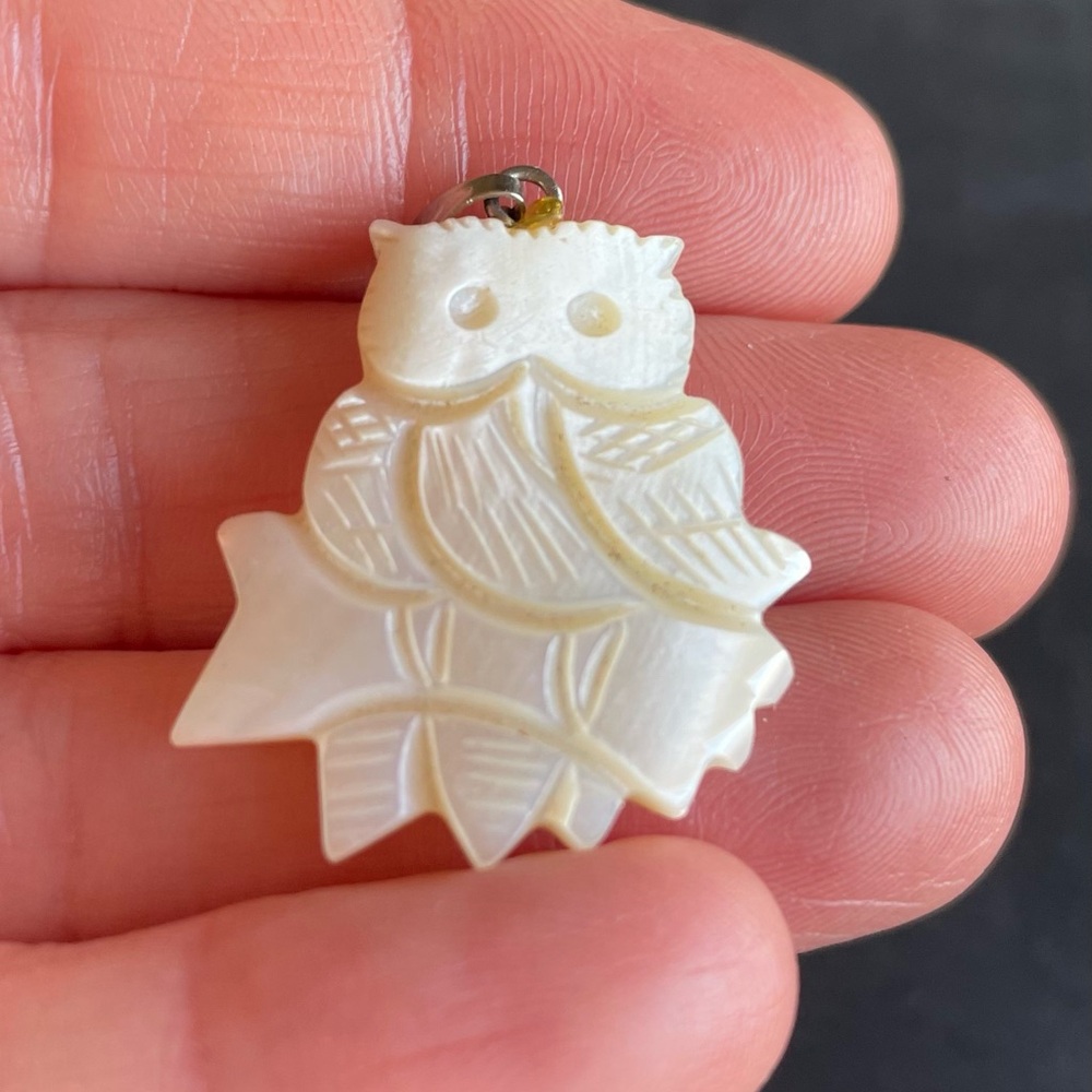 Vintage Carved Mother of Pearl Owl Pendant